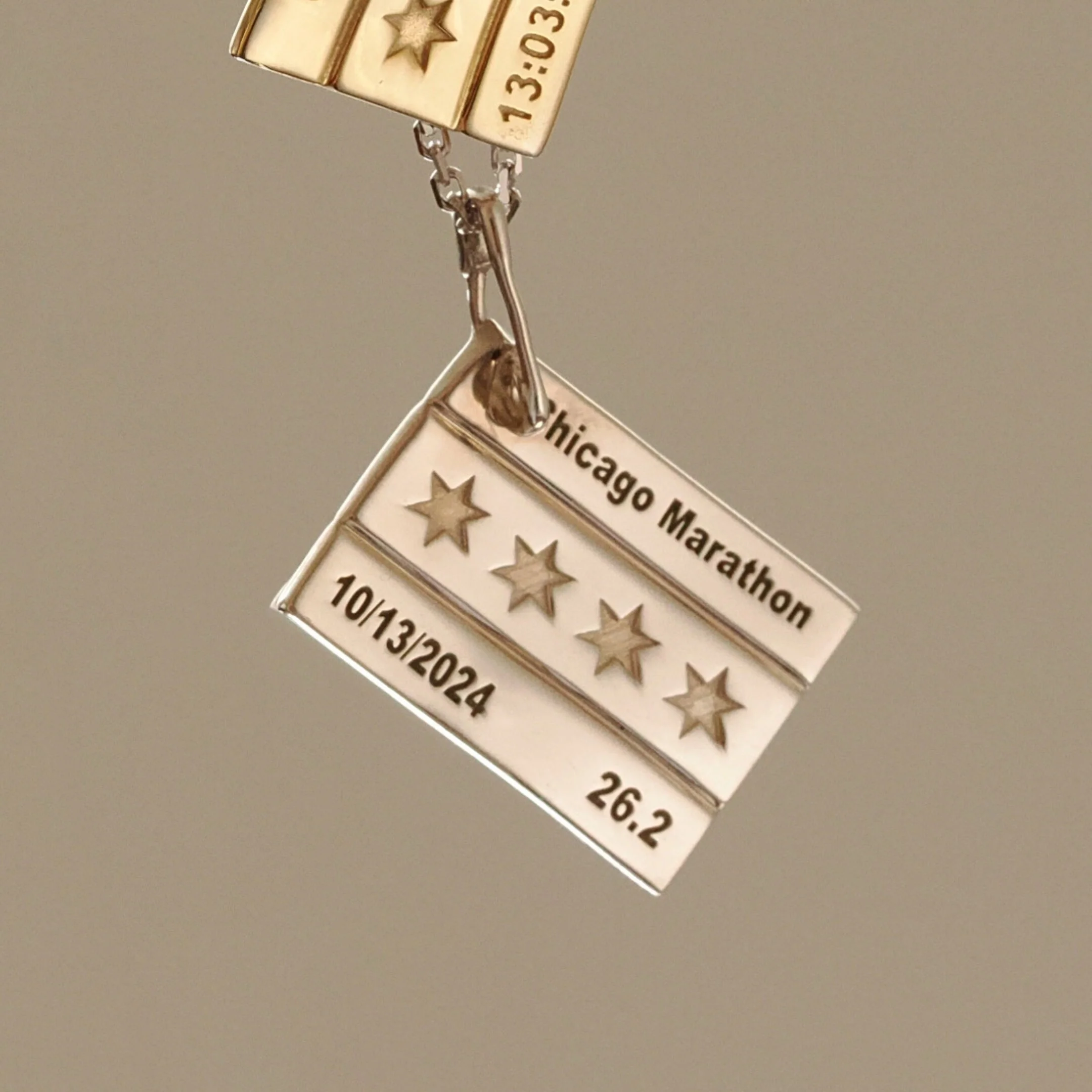 Chicago Marathon White Gold Pendant