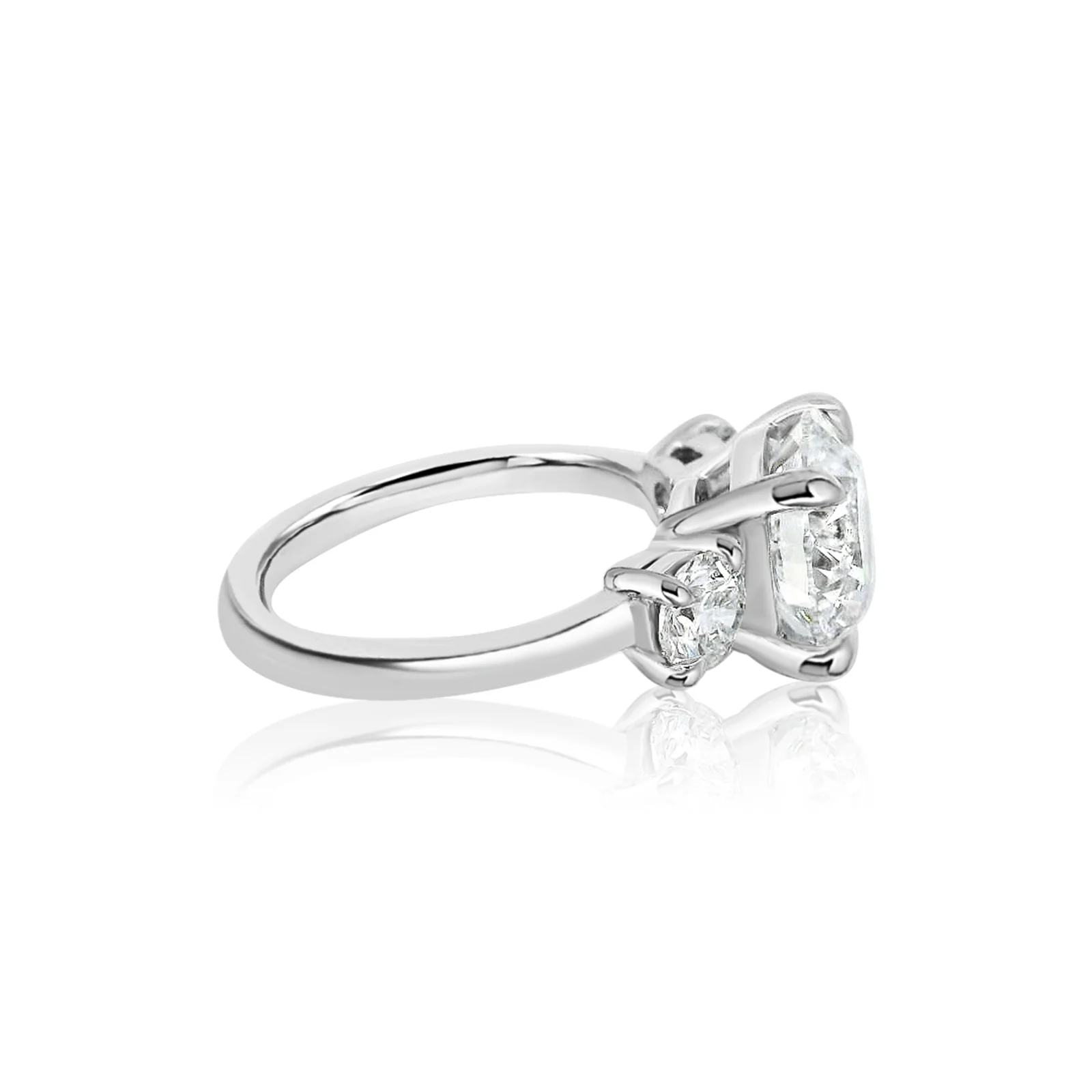 Round 3.43ct Three Stone Diamond Ring - Image 3