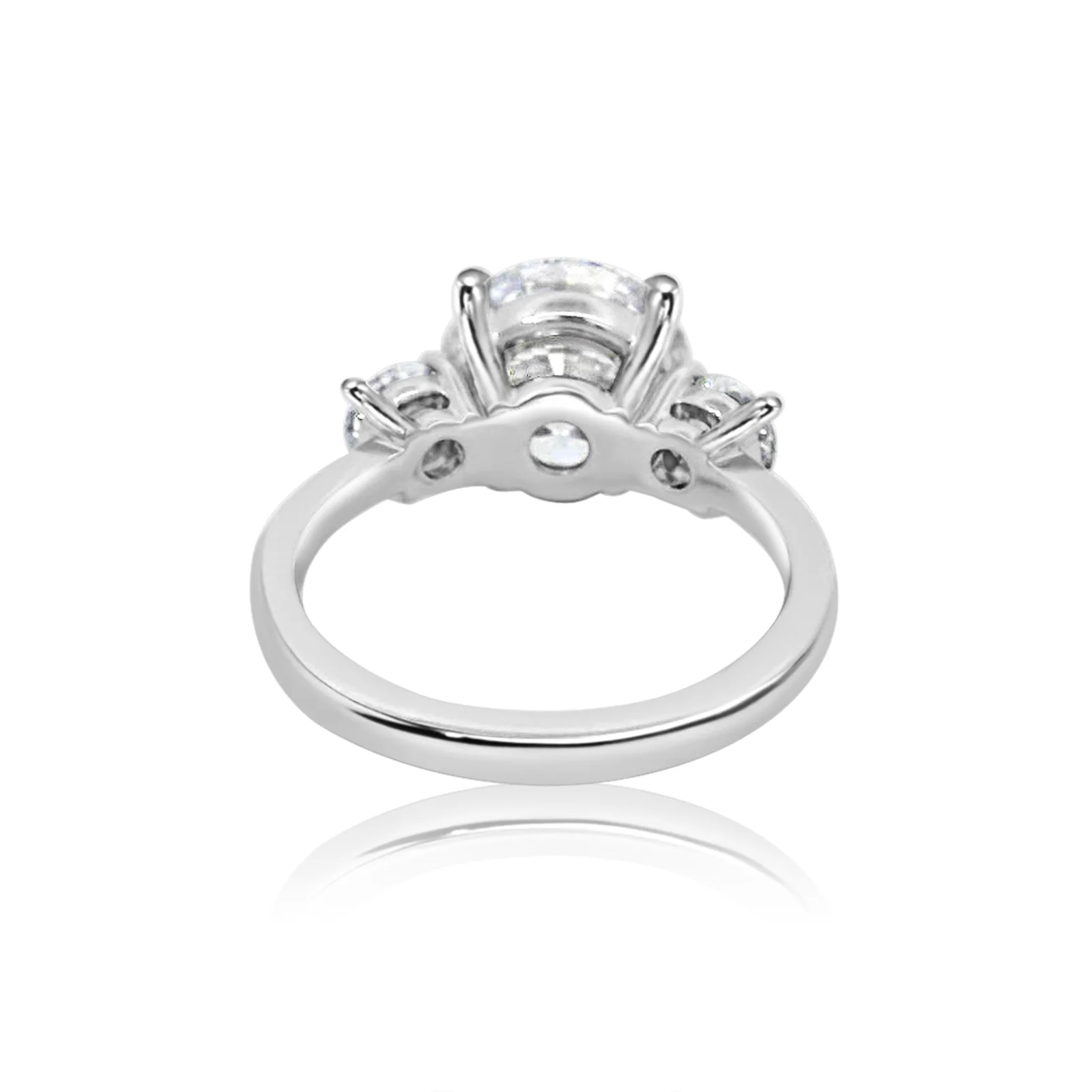 Round 3.43ct Three Stone Diamond Ring - Image 4
